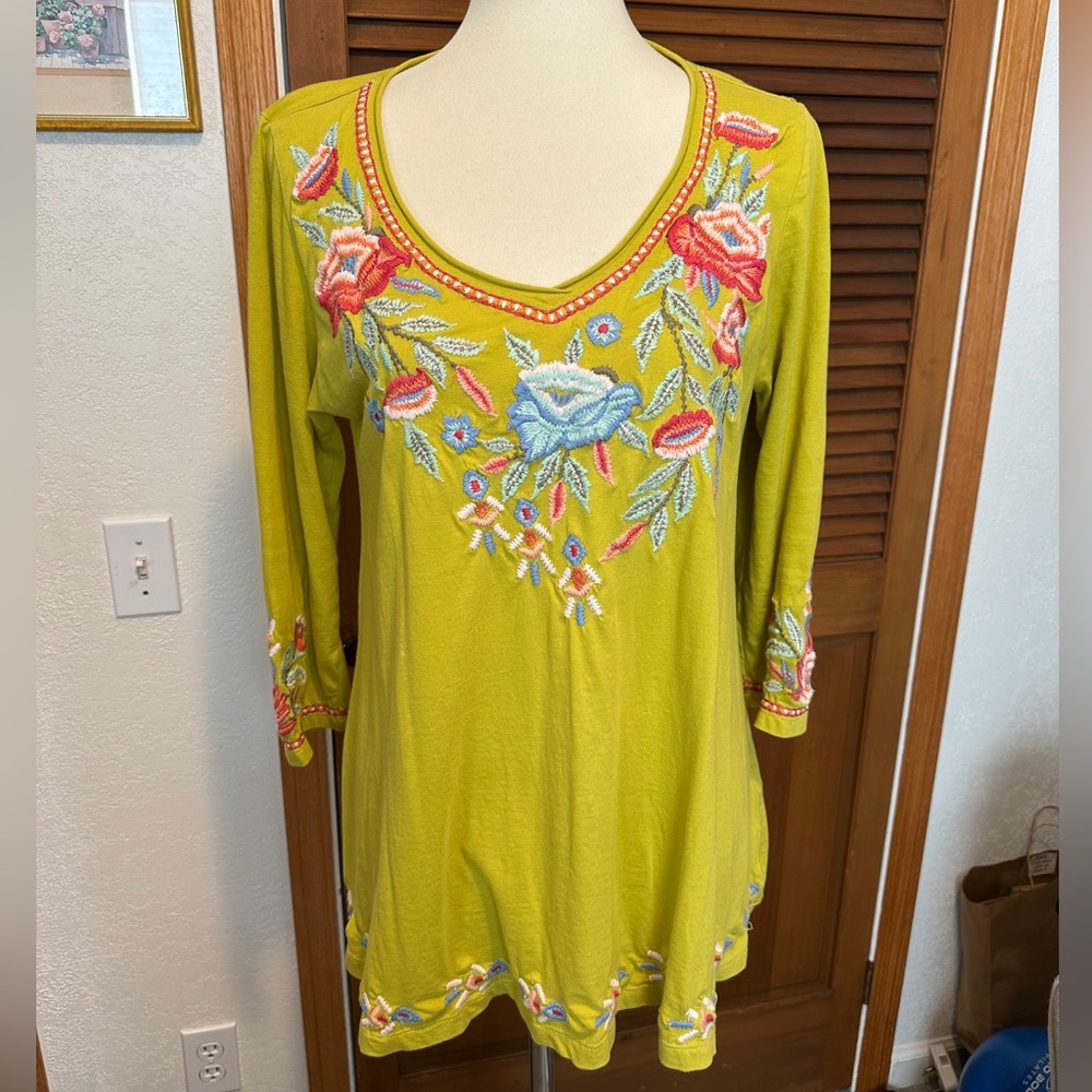 Caite embroidered Tunic size M